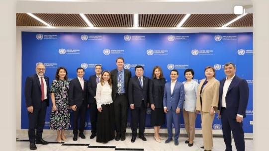People celebrating the launch of the UN Global Compact and the launch of the Central Asia Country Network 